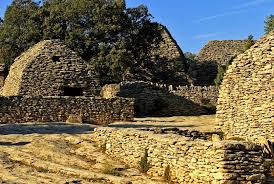 Tourism In Gordes Visit Gordes Sentinel Village Facing The Luberon Avignon Et Provence Tourism Provence Provence France