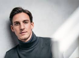 His uncle is markus prock, who won three winter olympic medals in men's luge. Gregor Schlierenzauer Interview Wieder Ganz Nach Oben