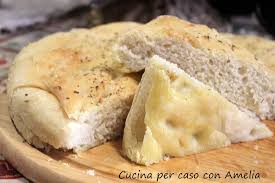 Poco importa poi, se ci preparazione del lievito come prima cosa rinfrescate il lievito. Focaccia Soffice Con Lievito Madre Cucina Per Caso Con Amelia
