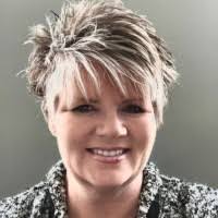 Karen Pinette's Instagram, Twitter & Facebook