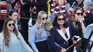 Wife anita frawley and daughters keeley, danielle and chelsea follow danny frawley's hearse as it does a final lap of honour in moorabbin. Moment That Left Mourners In Stitches Morning Bulletin