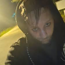 Max 34 year old electrician 🫡