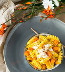 Pasta Mit Gebackenem Hokkaido Kurbis Und Feta Einfach Rezept Lebensmittel Essen Hokkaido Kurbis Kurbis