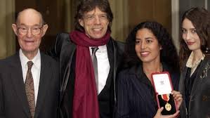 Mick jagger's gear and equipment including the fender stratocaster electric guitar, fender telecaster, and shure sm7b. Gitarrenlegende In Deutschland Eric Clapton Begeistert Fans In Mannheim Musik Swr1 Baden Wurttemberg Swr De