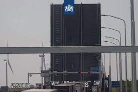 De brug is een cruciale schakel voor. Storing Haringvlietbrug Leidt Tot Problemen Op De A29 Moerdijk Bndestem Nl