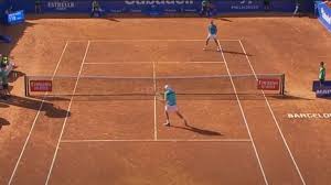 Comincia senza qualche difficoltà la partita di fognini, che appare troppo fermo e impreciso, soprattutto sul rovescio e in battuta. Qie3zf3vmanqom