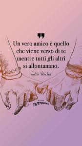 Un Vero Amico E Quello Che Viene Verso Di Te Mentre Tutti Gli Altri Si Allontanano Citazioni Divertenti Sull Amicizia Frasi Sull Amicizia Immagini Di Amicizia