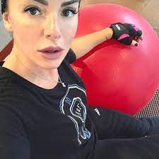 Красавица юля волкова инстаграм которой с удовольствием изучают ее фанаты, в 13 лет не могла представить, что уже через год о ней заговорит не только вся страна, но и весь мир. Ya Vernulas Obratno V Svoyu Veru Pevica Yuliya Volkova Otkazalas Ot Islama