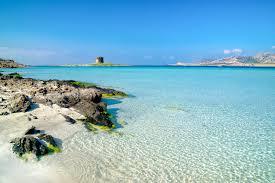 Plus de 1850 kilomètres de plages, les pauses farniente sur le sable doré sont revivifiantes et vous serez seul la plupart du temps, si vous partez en saison creuse. Italissime Road Trip En Sardaigne Decouverte De L Ile En Voiture Sous Le Signe De La Mediterranee