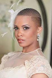 Pin By Tonie Jones On Veil Flower Fatyol Es Virag Short Wedding Hair Short Bridal Hair Natural Hair Bride