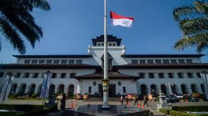 Judul naskah bendera setangah tiang karya zohry junedi sutradara: Makna Bendera Setengah Tiang Dan Penerapannya Di Indonesia Kumparan Com
