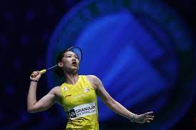 สำหรับ หมิว พรปวีณ์ ช่อชูวงศ์ นักแบดมินตันหญิงเดี่ยวมือ 13 ของโลก สร้างชื่อให้คนไทยหันมาสนใจเธออีกครั้งเมื่อคว้าแชมป์ barcelona spain masters 2020 โดยชนะ carolina. N6p2mopr3bofam