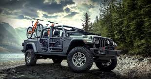 The 2020 Jeep Gladiator Parades New Upgrades From Mopar In L A Pictures Photos Wallpapers Top Speed Jeep Gladiator Mopar Jeep Jeep Pickup