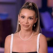 We've seen this smug look from Scheana before... 🐍 : r/vanderpumprules