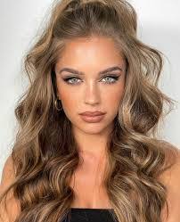 Jessica Snelling's Instagram, Twitter & Facebook