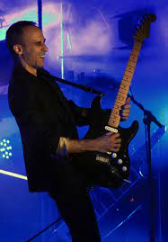 בנו של הזמר בני אמדורסקי. Assaf Amdursky Wikipedia