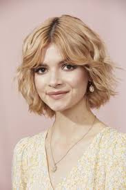 The long, sleek side swept bangs create volume around her forehead and it's particularly great for women with fine hair. Bangs For Round Faces 34 Flattering Looks We Love All Things Hair Us