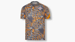 Rb leipzig trikot der roten bullen jetzt im bild shop! Rb Leipzig Neues Aufwarmtrikot Wie Aus Der Kunstausstellung Sportbuzzer De