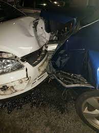 Ik Heb Deze Pin Gekozen Omdat De Vader Van Bendiks Zes Jaar Geleden Overleden Is In Een Auto Ongeluk Car Crash Nightclub Design Driving Photography