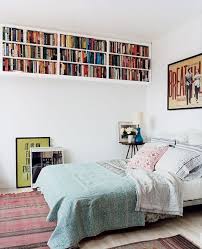 17 Ways To Squeeze In A Few Extra Books Kucuk Yatak Odalari Yatak Odasi Tasarimlari Yatak Odasi Dekorasyon Fikirleri