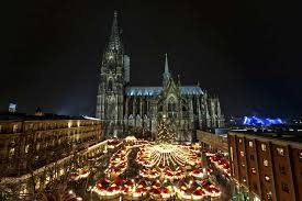 Sie begann 1932 als radiosendung und wurde seit 1982 als fernsehsendung ausgestrahlt. Die 3 Schonsten Weihnachtsmarkte In Koln Hotel Tipp Hotel Viktoria Koln