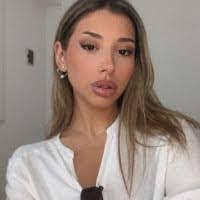 Amanda Lamas's Instagram, Twitter & Facebook