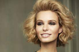 Si vous avez un visage rond comme ces jolies dames, leurs coupes vous inspireront pour trouver un style qui éblouira vos. 20 Coiffures Parfaites Pour Les Visages Ronds En 2020