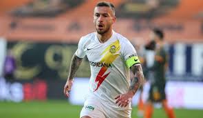 €* 30 ağu 1987, artvin.eski takımına geri dödü adem büyük resmen yeni malatyaspor'da. Adem Buyuk Ten Hakem Tepkisi Sergen Yalcin La Arasindaki Munakasadan Sonra Bir Seyler Oldu