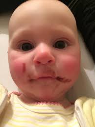 Today, my daughter opened her favorite chocolate ice cream án the same one  she eats almost every day after school.