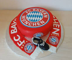 Den kuchen habe ich in zwei böden geteilt und als füllung eine… Bayern Munchen Torte Cake Torte Cake Cake Torte