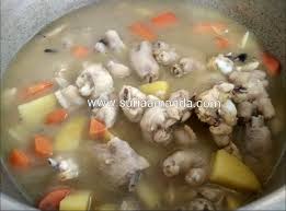 Gambar orang menyuapi, dan dagu. Suria Amanda Sup Kaki Ayam Special Request Dari My Super Hero