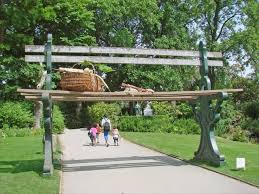 now that s a park bench jardines admirable la voz