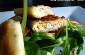 Recette Samoussas Au Saumon Fume Et Au Boursin En Video Recette Recettes De Cuisine Recette Saumon Fume