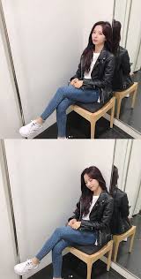 청바지에 슬리브리스를 착용하고 그 위에 이렇게 오픈하여 걸쳐주면 하나의 아이템으로 두 가지 스타일링을 완성할 수 있어요. ë¹„í˜„ì‹¤ì  ë¯¸ëª¨ ìš°ì£¼ì†Œë…€ ë³´ë‚˜ ëˆˆë¶€ì‹  ë¹„ì£¼ì–¼ ë„¤ì´íŠ¸ ì—°ì˜ˆ