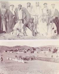 في حرب اليمن عام 1934 و على يسار الملك سعود الأمير محمد بن سعود الكبير شقران وعلى يمينه الأمير خالد بن محمد بن عبدالرحمن و غصاب بن م painting art king