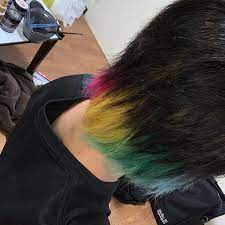 けーた さんはinstagramを利用しています 髪色やっと変えれた 毛先だけブリーチして黒入れて 襟足は虹色にした 久々の黒髪だ w 襟足はいい感じ 意外と評判よかったから良きw 美容学生 ヘアカラー ブリーチ カラー剤 マニパニ 虹色 黒髪 派手髪