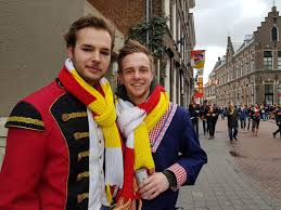Den bosch dresses in red, white and yellow and is 'renamed' oeteldonk during carnival, which features big parades on the three days before shrove. Jaarembleem Oeteldonk 2020 Is Bekend Bekijk Hem Hier
