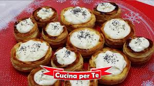 Come riempire i fuselli in modo facile e veloce. Vol Au Vent Con Salsa Al Formaggio La Ricetta Youtube