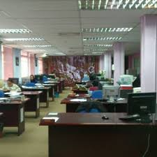Sejumlah rokok dan arak dirampas. Photos At Jabatan Tanah Dan Survei Building