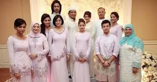 Neelofa credits a big part of her success to entering the market at the right time. Viral Ayah Kandung Neelofa Mohd Noor Artis Bikini