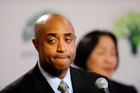 Oakland chief resigns as police takeover threatened