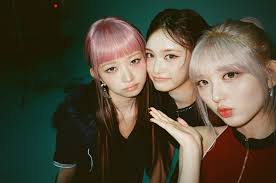 IVE trio selcas posted