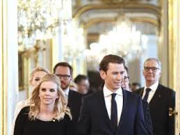 Dabei stellt er sich nicht immer geschickt an. Im Minirock Zur Angelobung Susanne Thier Die Freundin Von Sebastian Kurz Osterreich Vol At