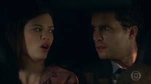 Alan e Kyra/Cleyde imploram para que os bandidos os deixem ir embora