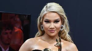 Nasen op von shirin david was hat die youtuberin noch machen lassen. BÄƒrbie Rasete Amoros Shirin David Bikini Ship Hold Com