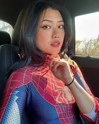 My first C2E2 in the books!! 🕷️💖 Chicago, you rock😭 seriously some of  the best cosplay I've ever seen at a convention — so many amazing builds  this weekend! I had a