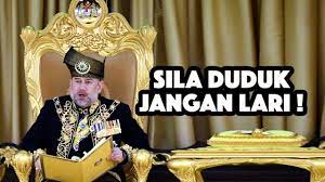 Ahli yang berhormat, sila duduk dan jangan lari, titahnya. Sila Duduk Jangan Lari Sultan Kelantan Agong Pertama Yang Asyik Bikin Viral