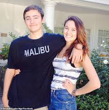 Beckett cypher, etheridge's son with her former partner julie cypher, was 21. Melissa Etheridge Spricht Uber Abschied Von Dem Tod Ihres Sohnes Beckett Cypher In Einem Neuen Interview Aktuelle Boulevard Nachrichten Und Fotogalerien Zu Stars Sternchen
