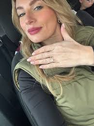 Sandy Blanton's Instagram, Twitter & Facebook