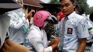 We did not find results for: Sedang Viral Begini Momen Coret Coret Baju Perpisahan Sekolah Youtube